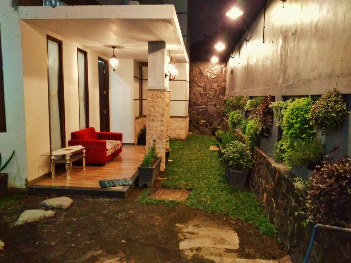 Omah Etan Batu Hostel Batu  Kültér fotó